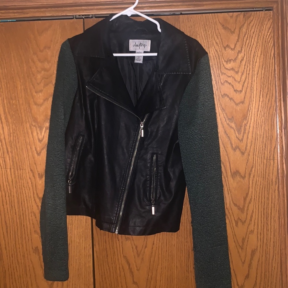 Day trip Jacket size Large. Black and green.